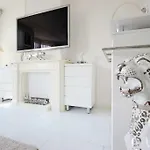 アパート White Luxury Penthouse In Centre