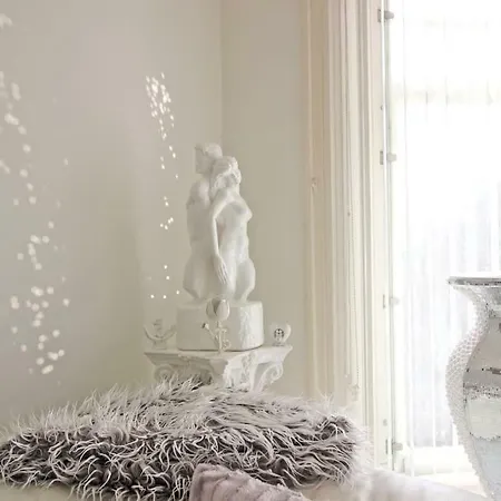 Apartment White Luxury Penthouse In Centre
