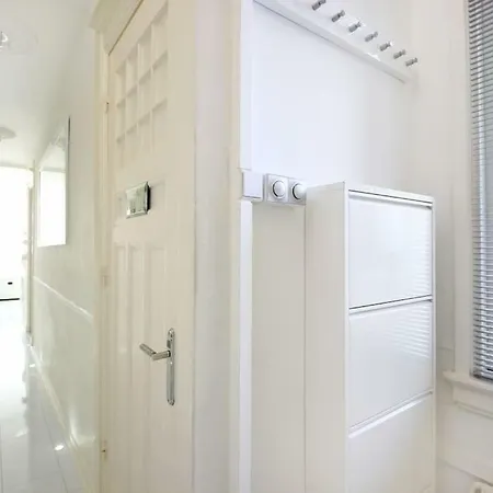 White Luxury Penthouse In Centre *