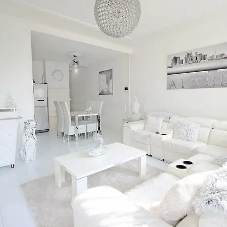 White Luxury Penthouse In Centre Apartment *