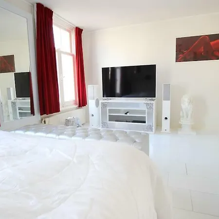 White Luxury Penthouse In Centre