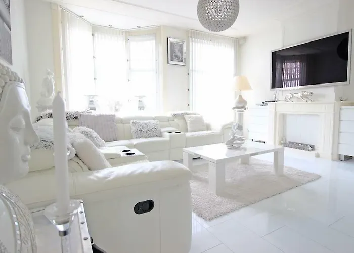 White Luxury Penthouse In Centre *