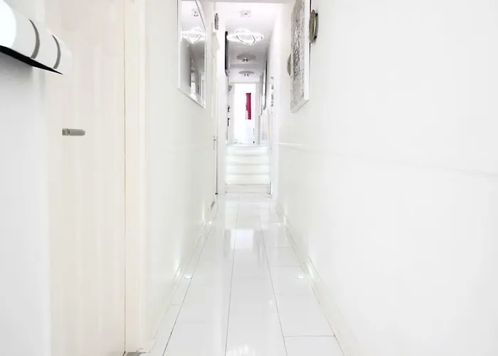 White Luxury Penthouse In Centre דירה אמסטרדם