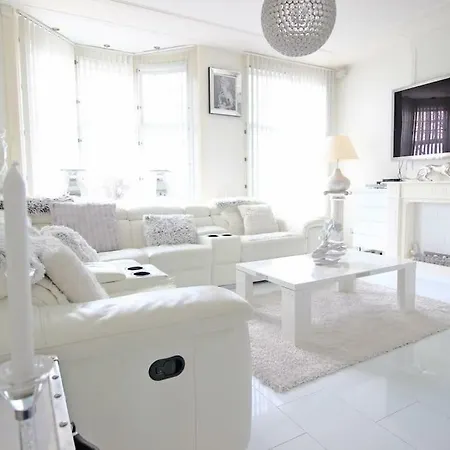 White Luxury Penthouse In Centre *