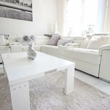 White Luxury Penthouse In Centre *